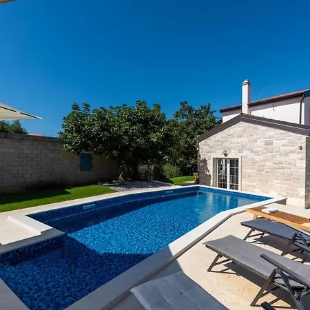Villa Nina With Private Pool And Bbq Near Porec