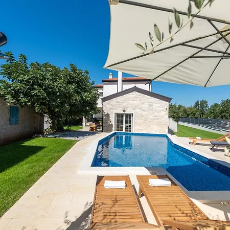 Nina With Private Pool And Bbq Near Porec Villa