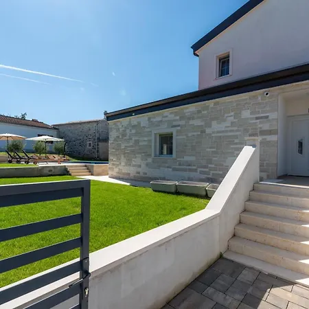 Villa Nina With Private Pool And Bbq Near Porec *