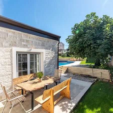 Villa Nina With Private Pool And Bbq Near Porec *