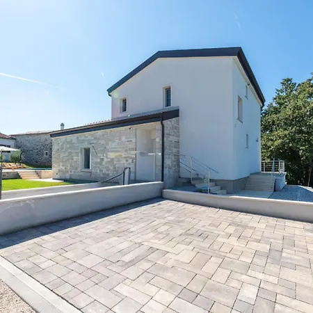 Nina With Private Pool And Bbq Near Porec Bonaci